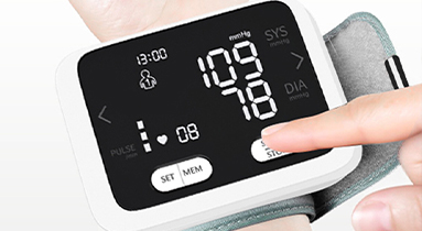 奥极医疗2021年全新设计腕式血压计发布-AOJ-35B